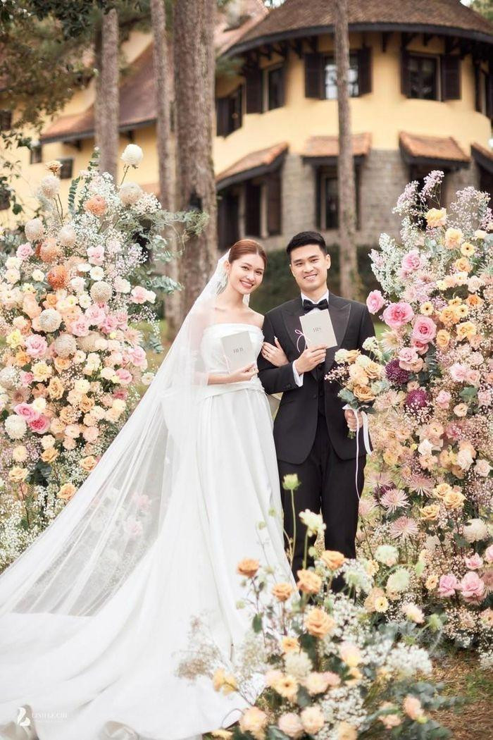 Á hậu Thùy Dung và chồng doanh nhân Thái Long.