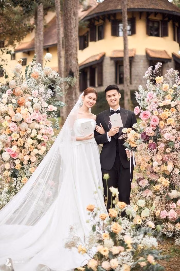 Á hậu Thùy Dung và chồng doanh nhân Thái Long.