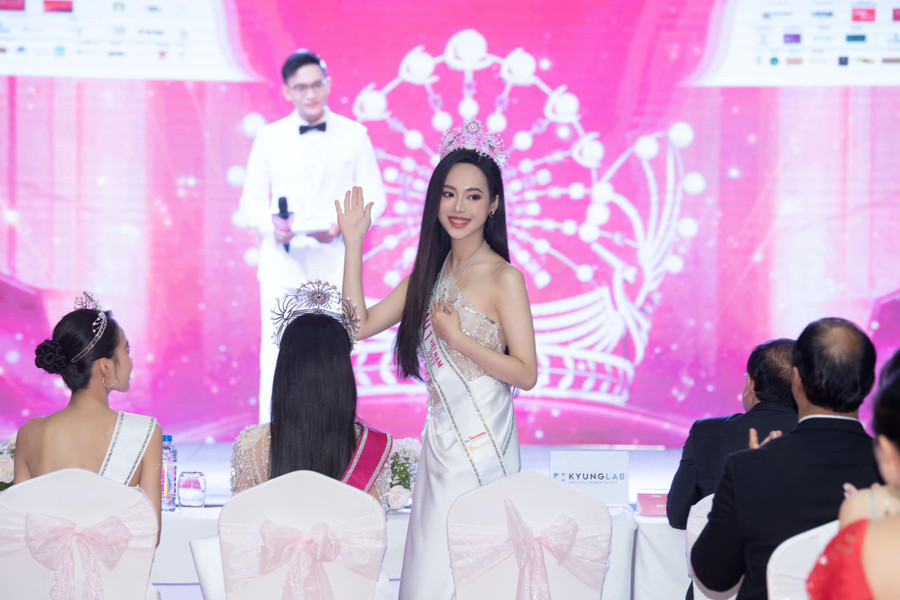 Á hậu 1 Trịnh Thùy Linh không chỉ sở hữu ngoại hình nổi bật mà tài năng lẫn học vấn đều vô cùng đáng nể. Á hậu 1 Trịnh Thùy Linh không chỉ sở hữu ngoại hình nổi bật mà tài năng lẫn học vấn đều vô cùng đáng nể.