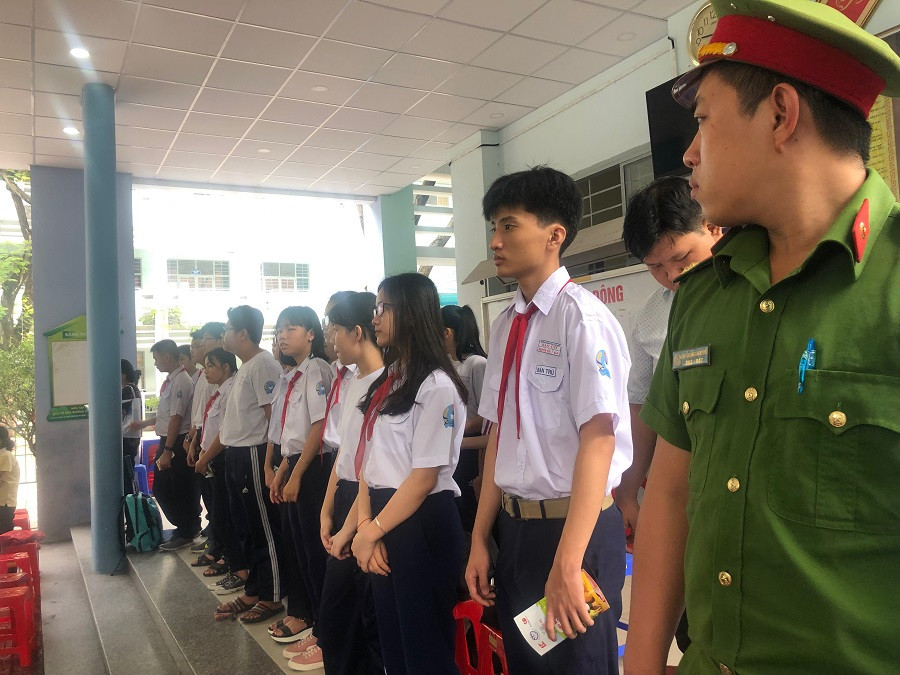 Học sinh rất chăm chú lắng nghe