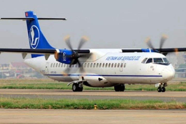 Vụ máy bay ATR 72 bị xe đâm móp cửa: Thu hồi thẻ của 1 nhân viên