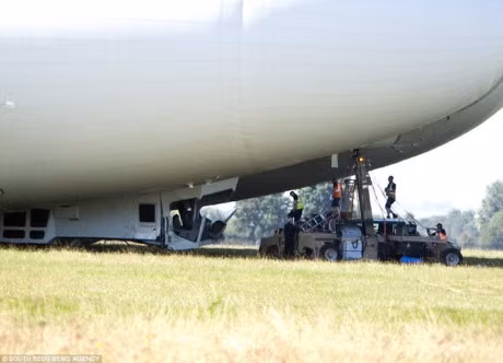 Can canh chiec may bay lon nhat the gioi duoc nhieu nguoi vi nhu 