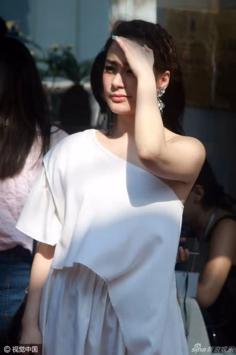 Bat ngo truoc mot Chung Han Dong phat tuong, guong mat tron xoe - Anh 3