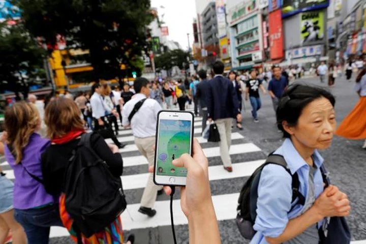 Mải bắt Pokemon Go, tài xế xe tải đâm chết người đi bộ