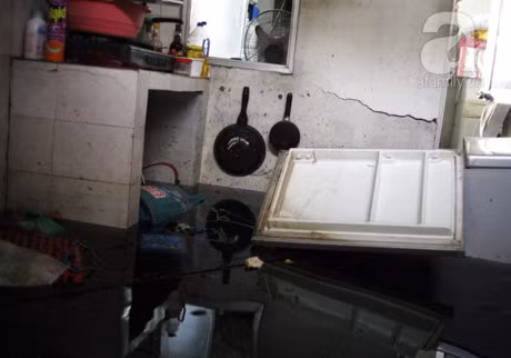 Vu nuoc ngap tan giuong tai Tu Lien: Nhieu nguoi khon kho rao ban nha nhung... khong ai hoi mua - Anh 2