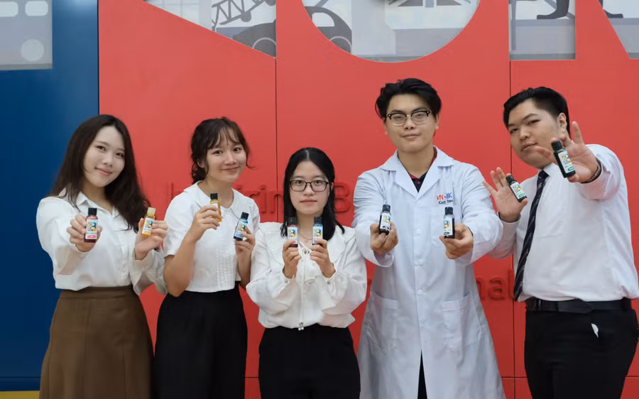 Các thành viên của dự án Binks – Mực thực vật. Ảnh: NVCC