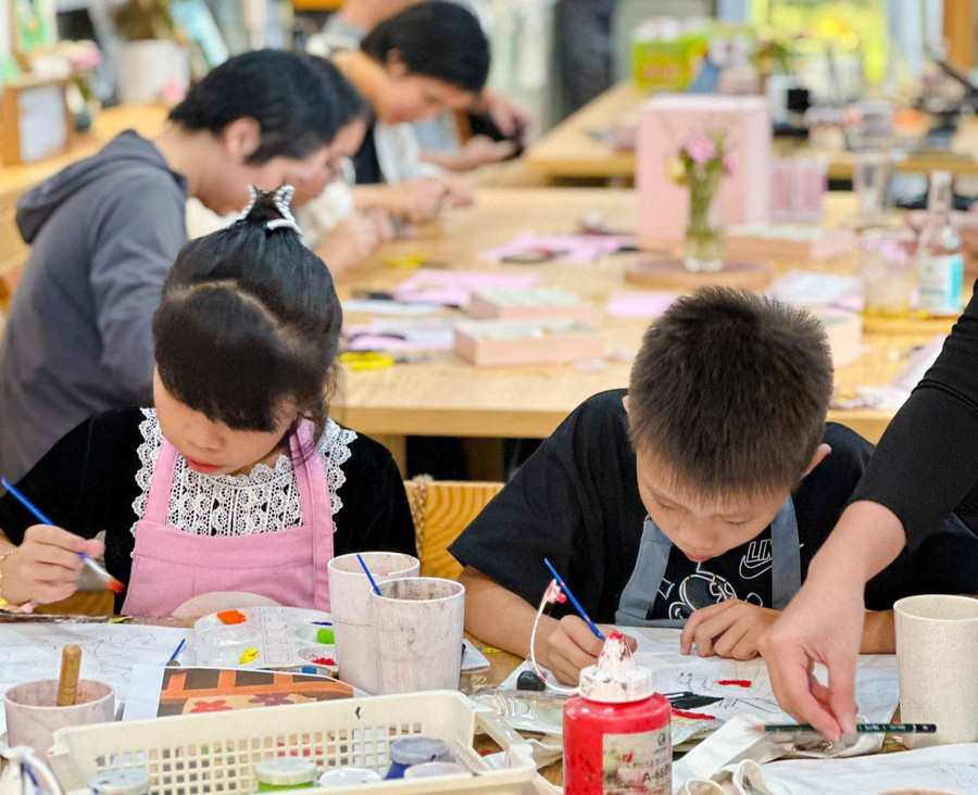 Thử nghiệm sản phẩm màu thực vật của dự án Binks tại một số lớp học vẽ ở Đà Nẵng. Ảnh: NVCC Thử nghiệm sản phẩm màu thực vật của dự án Binks tại một số lớp học vẽ ở Đà Nẵng. Ảnh: NVCC