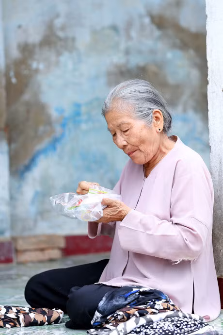 Cam phuc nu NSUT mang ten 