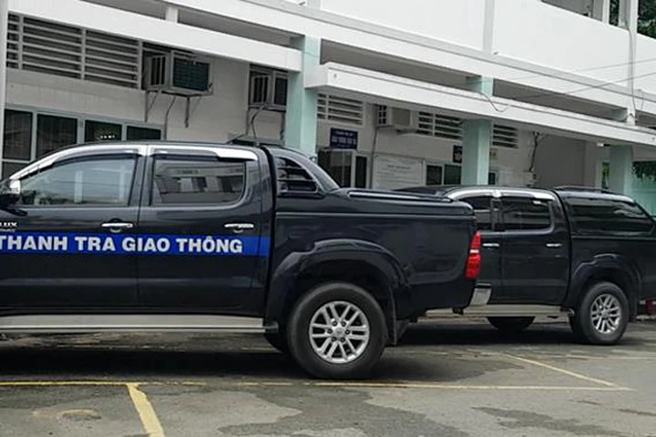 Bắt quả tang thanh tra giao thông nhận "lót tay"