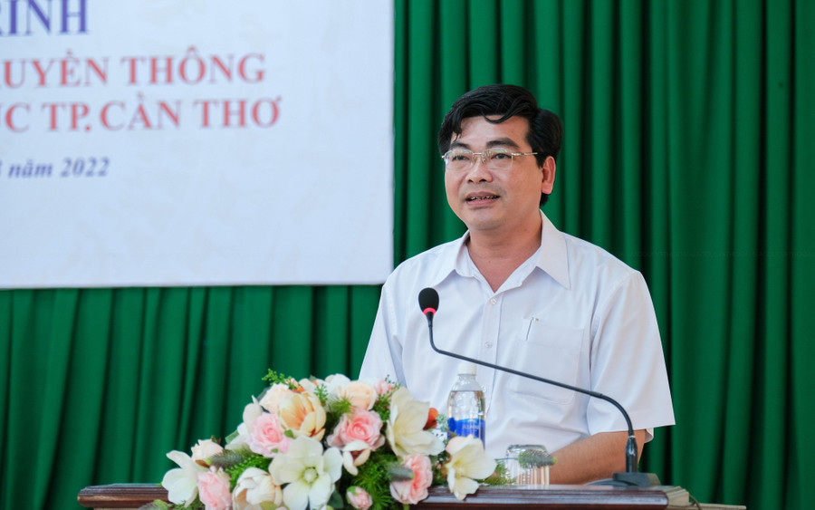 Ông Trần Thanh Bình - Giám đốc Sở GD&ĐT TP Cần Thơ phát biểu tại buổi lễ. Ông Trần Thanh Bình - Giám đốc Sở GD&ĐT TP Cần Thơ phát biểu tại buổi lễ.