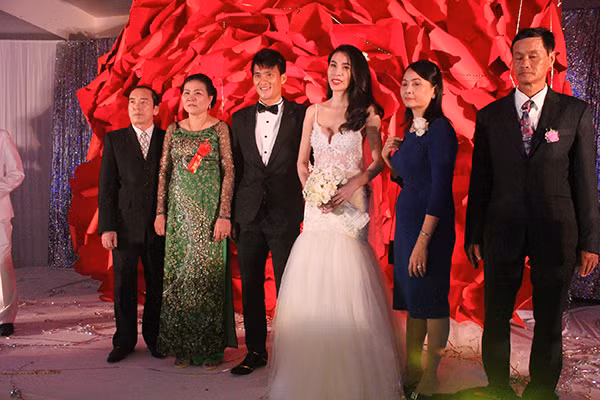 Mẹ Công Vinh: ‘Trong Sài Gòn có sướng mấy tôi cũng không ở đâu’ ảnh 1