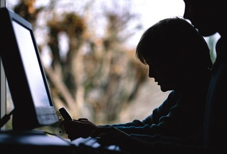 Giải cứu khỏi ám ảnh từ truyện khiêu dâm