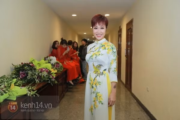 Thủy Tiên xuất hiện nổi bật trong show diễn đầu tiên sau ngày cưới 14