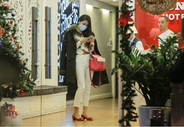 Thủy Tiên xuất hiện nổi bật trong show diễn đầu tiên sau ngày cưới 8