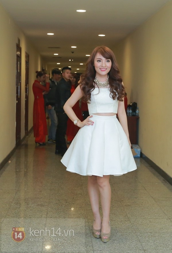 Thủy Tiên xuất hiện nổi bật trong show diễn đầu tiên sau ngày cưới 16