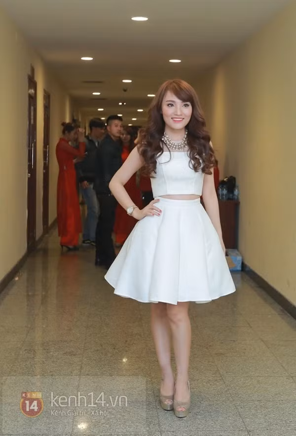 Thủy Tiên xuất hiện nổi bật trong show diễn đầu tiên sau ngày cưới 16