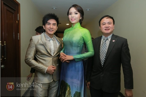 Thủy Tiên xuất hiện nổi bật trong show diễn đầu tiên sau ngày cưới 13