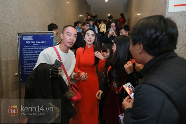 Thủy Tiên xuất hiện nổi bật trong show diễn đầu tiên sau ngày cưới 2