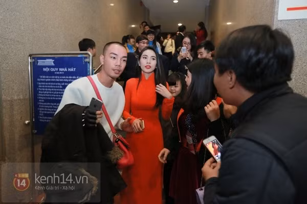 Thủy Tiên xuất hiện nổi bật trong show diễn đầu tiên sau ngày cưới 2