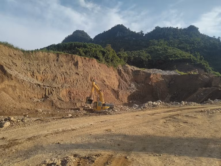 Hàng triệu m3 đất đá doanh nghiệp "gửi thải" vào rừng đặc dụng đang có nguyên cơ biến mất không dấu vết