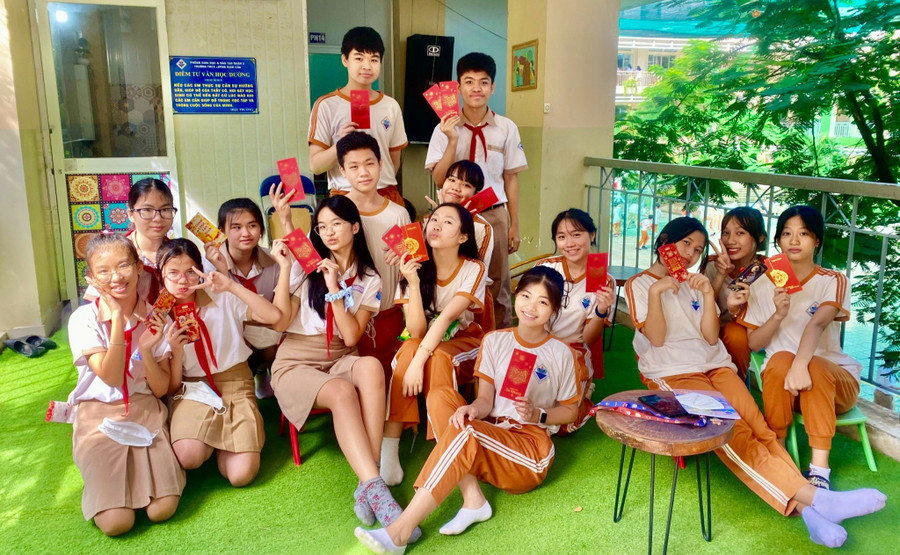 Để học sinh nghỉ ngơi, trải nghiệm và tận hưởng không khí ngày xuân, Trường THCS Lương Định Của không giao bài tập dịp Tết. Để học sinh nghỉ ngơi, trải nghiệm và tận hưởng không khí ngày xuân, Trường THCS Lương Định Của không giao bài tập dịp Tết.