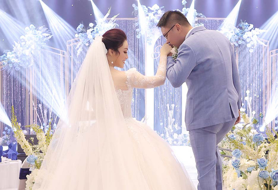 Tân Nhàn bí mật tổ chức đám cưới lần 2. Tân Nhàn bí mật tổ chức đám cưới lần 2.