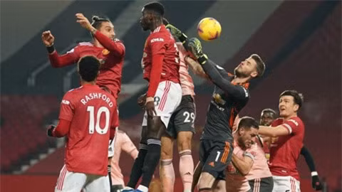 Một số quyết định của trọng tài ở trận MU vs Sheffield đã gây tranh cãi dữ dội.