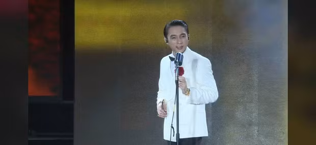 Mới đây, Sơn Tùng MTP đã xuất hiện tại một sự kiện giải trí và thể hiện ca khúc "Chúng ta của hiện tại".