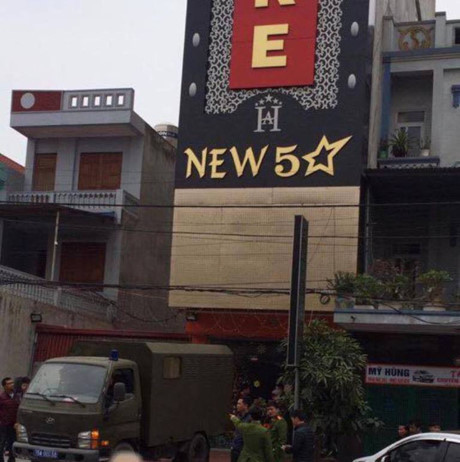 Hàng chục thanh niên đang bay lắc trong phòng hát karaoke - Ảnh 2 Hang chuc thanh nien dang bay lac trong phong hat karaoke - Anh 2