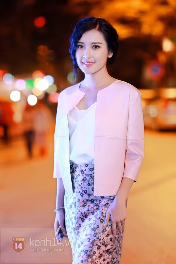 Mặc ồn ào clip dạy make up, Huyền My vẫn đẹp ngời ngời khi dự sự kiện 4