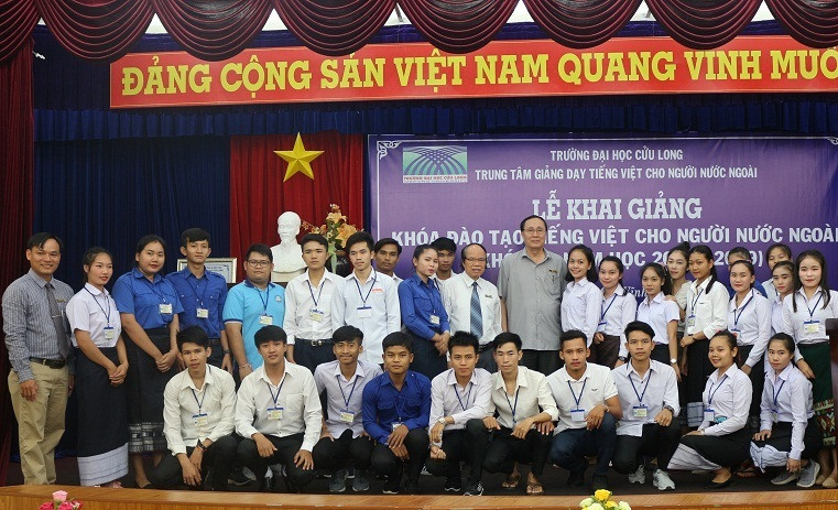 Khai giảng khóa đào tạo tiếng Việt cho người nước ngoài - Khóa 5 (năm học 2018 - 2019) tại Trường ĐH Cửu Long Khai giảng khóa đào tạo tiếng Việt cho người nước ngoài - Khóa 5 (năm học 2018 - 2019) tại Trường ĐH Cửu Long