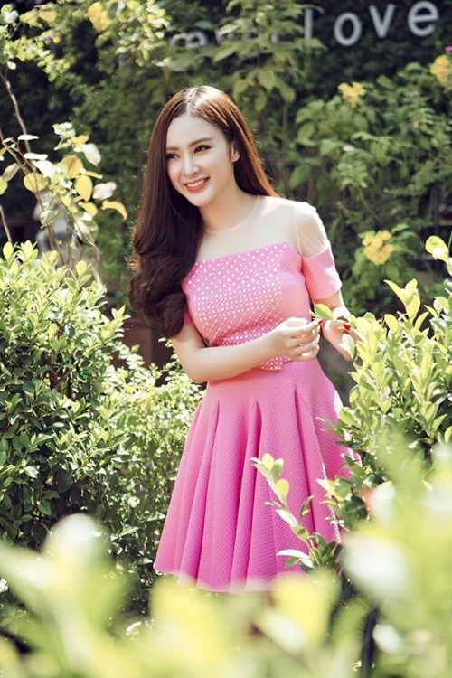 2 chuyện tình với đại gia khiến Angela Phương Trinh điêu đứng