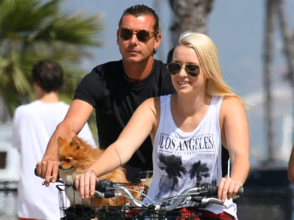 chong-gwen-stefani-ngu-voi-bao-mau-trong-luc-co-sinh-con-2