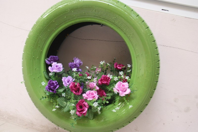 Các cô giáo ở đây chia sẻ: Chỉ cần có tâm huyết, yêu trường, mến trẻ, bất cứ ngôi trường nào cũng có thể đẹp và sinh động hơn rất nhiều nhờ những hình trang trí tự làm.