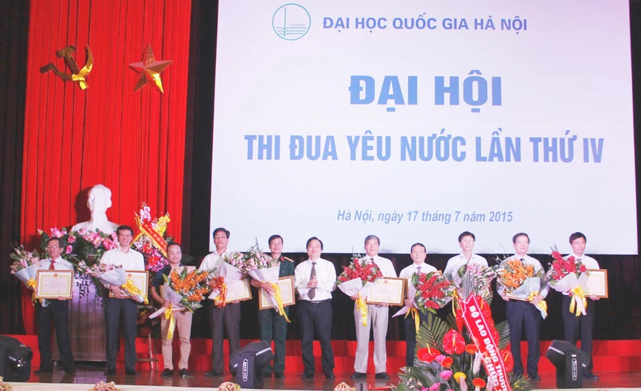 ĐHQG Hà Nội: Công tác thi đua đi vào chiều sâu, thực chất