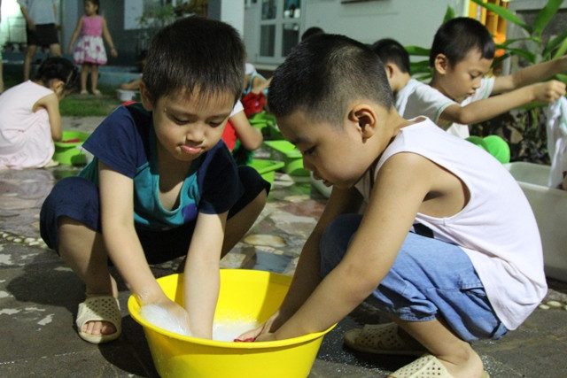 Giống như một gia đình thực thụ, các con đều “hợp lực” làm tất cả những gì được giao.