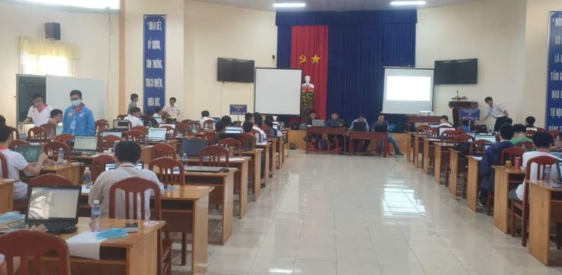 Trường THPT Nguyễn Trãi thử nghiệm kiểm tra trên máy tính. Trường THPT Nguyễn Trãi thử nghiệm kiểm tra trên máy tính.