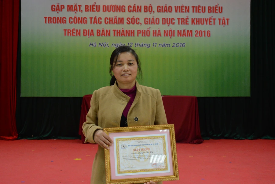 Cô Đỗ Thị Hà - Giáo viên Trường nuôi dưỡng và giáo dục trẻ em tàn tật huyện Sóc Sơn (Hà Nội) 