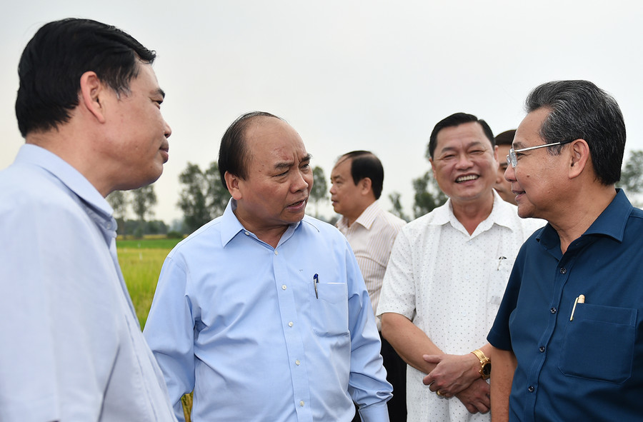 Thủ tướng Nguyễn Xuân Phúc lắng nghe ý kiến của lãnh đạoTập đoàn Lộc Trời. Ảnh: VGP/Quang Hiếu Thủ tướng Nguyễn Xuân Phúc lắng nghe ý kiến của lãnh đạoTập đoàn Lộc Trời. Ảnh: VGP/Quang Hiếu