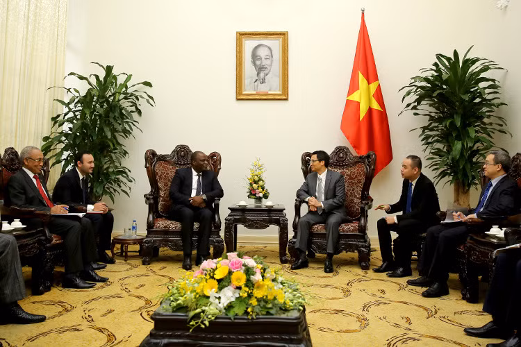 Phó Thủ tướng Vũ Đức Đam khẳng định Việt Nam sẵn sàng chia sẻ với Angola kinh nghiệm phát triển viễn thông, CNTT. Ảnh: VGP/Đình Nam