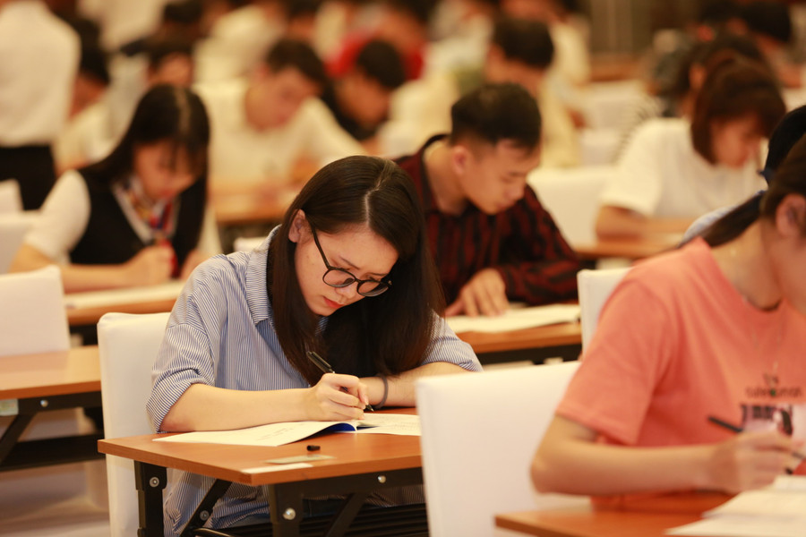 Thí sinh tập trung làm bài thi Thí sinh tập trung làm bài thi