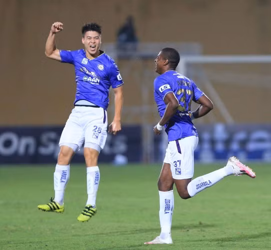 HLV Hoàng Văn Phúc tin tưởng Hà Nội FC còn cơ hội đua tranh chức vô địch V-League 2021.