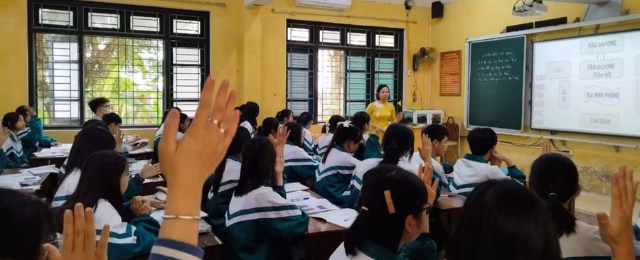 Tiết học Giáo dục lịch sử địa phương của học sinh Trường THPT Lương Tài với bài giảng Văn miếu Bắc Ninh. Ảnh: NTCC