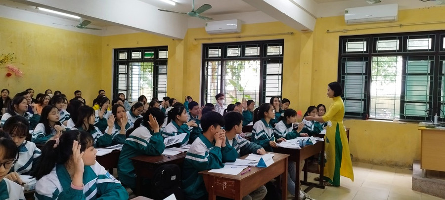 Tiết học Giáo dục lịch sử địa phương của học sinh Trường THPT Lương Tài với bài giảng Văn miếu Bắc Ninh. Ảnh: NTCC Tiết học Giáo dục lịch sử địa phương của học sinh Trường THPT Lương Tài với bài giảng Văn miếu Bắc Ninh. Ảnh: NTCC