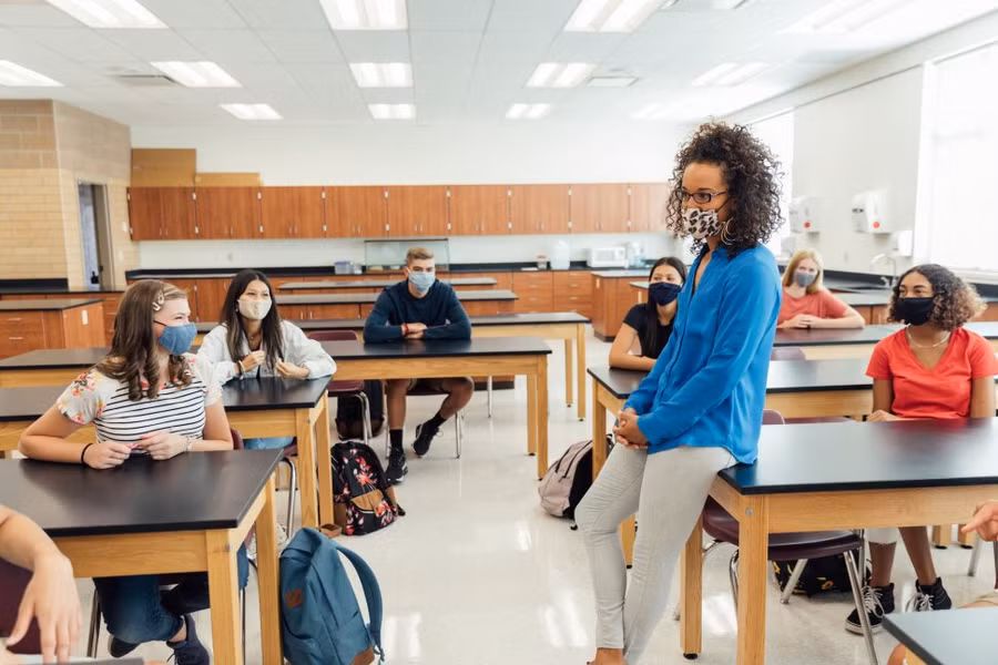 Tại Canada, để trở thành giáo viên, cần ít nhất bằng cử nhân từ 3 đến 4 năm. Ảnh minh họa: INT