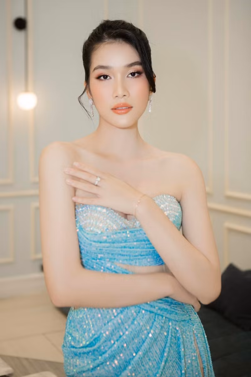 Á hậu Phương Anh.