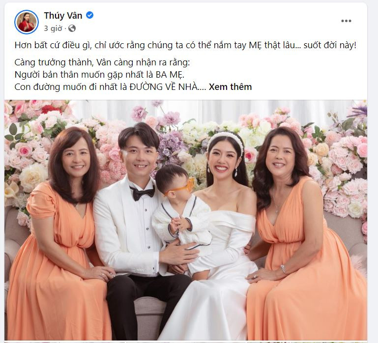 Đã là bà mẹ 1 con, Á hậu Thúy Vân càng thêm hiểu ý nghĩa của việc làm mẹ. Nhân dịp đặc biệt này, cô xúc động viết: &quot;…Giờ đây, Vân cũng đã làm mẹ, thiên chức ấy giúp Vân trở thành một người phụ nữ mạnh mẽ, dám dấn thân và trách nhiệm hơn. Dù có lúc mệt mỏi, có khi áp lực nhưng vẫn không thể ngừng cố gắng, dặn lòng tiếp tục tiến lên, bước về phía trước. Trong ngày của mẹ, Vân muốn gửi lời tri ân tới tất cả những người mẹ vĩ đại trên thế giới này, họ xứng đáng có được hạnh phúc trọn vẹn. Chúc những người con hiếu thảo đang không ngừng nỗ lực khiến mẹ tự hào sớm gặt hái thành công như mong muốn&quot;.