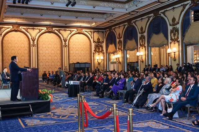 Tối 17/5 (theo giờ địa phương), tại thành phố San Francisco, bang California, Thủ tướng Phạm Minh Chính đã có cuộc gặp đại diện cộng đồng người Việt Nam tại Hoa Kỳ - Ảnh: VGP