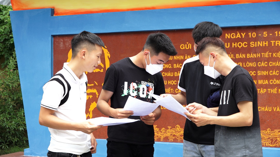 Thí sinh Trường THPT Việt Bắc (TP Lạng Sơn) tại Kỳ thi tốt nghiệp THPT năm 2022. Ảnh: INT