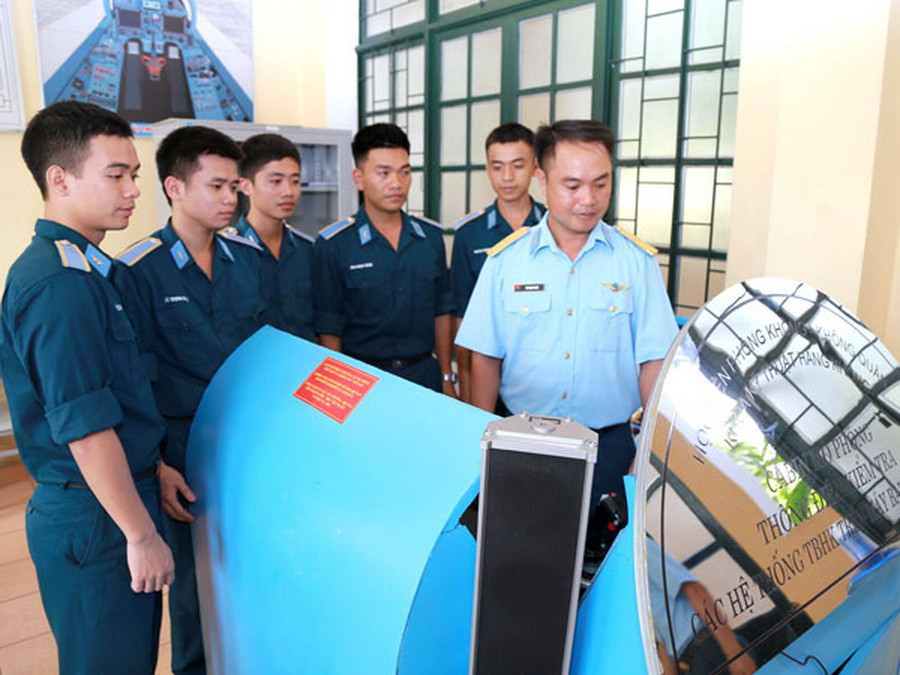 Giờ học tập thực hành của học viên Học viện Phòng không – Không quân. Ảnh: Internet Giờ học tập thực hành của học viên Học viện Phòng không – Không quân. Ảnh: Internet